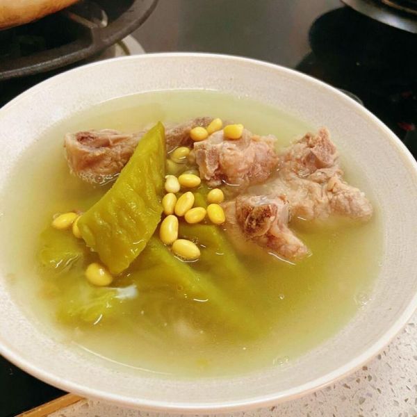 「食疗药膳」苦瓜黄豆排骨汤
