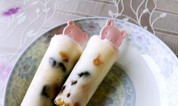 果香四溢的健康冰品，水果和酸奶的完美结合，快来试试吧（果香四溢的健康冰品）