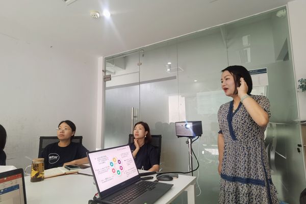 微大腦咨詢(xún)科技通晨邑