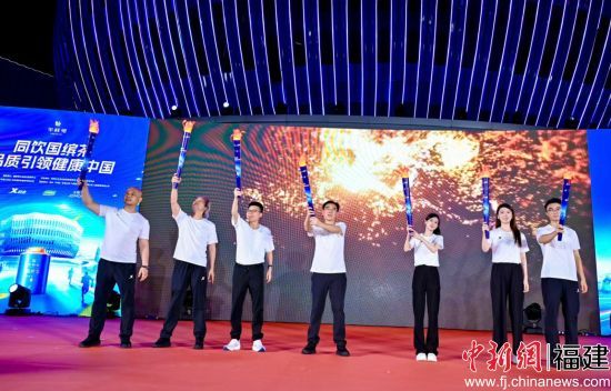 　　《健康中國(guó)聯(lián)盟圈戰(zhàn)略合作》啟動(dòng)儀式。華祥苑 供圖