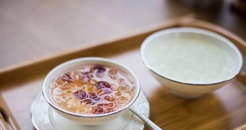 以甜橙蜂蜜燕窝为主的健康食谱（享受甜橙与燕窝的奢华味道）