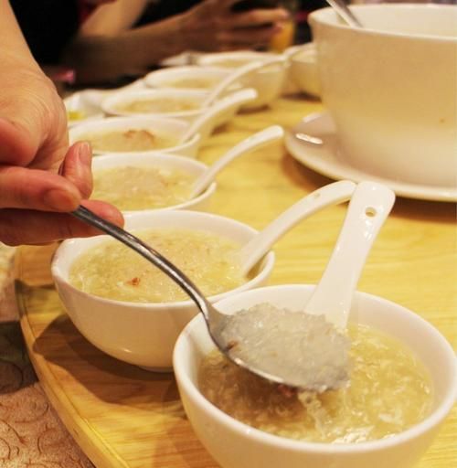 以甜橙蜂蜜燕窝为主的健康食谱（享受甜橙与燕窝的奢华味道）