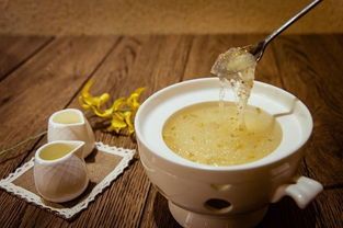 燕窩與蜂蜜搭配的全方位功效與作用：美容養(yǎng)顏、健康養(yǎng)生一覽無余