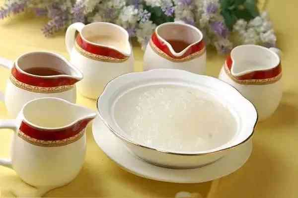 燕窩搭配蜂蜜的全方位功效與作用：美容養(yǎng)顏、健康調(diào)養(yǎng)一覽