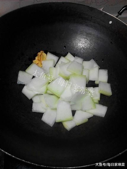 晚餐的一碗冬瓜素湯: 做法超簡單, 爽口又甘甜, 健康又溫暖