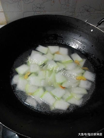 晚餐的一碗冬瓜素湯: 做法超簡單, 爽口又甘甜, 健康又溫暖