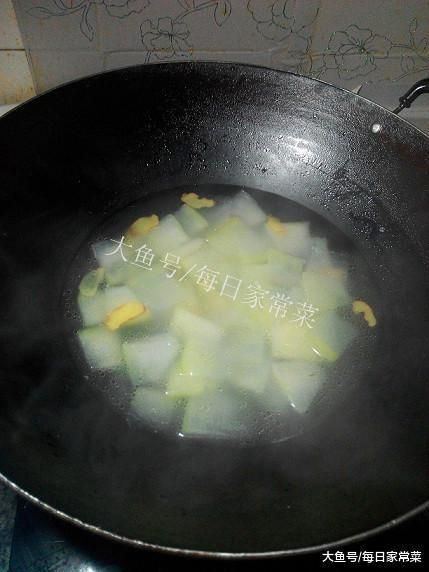 晚餐的一碗冬瓜素湯: 做法超簡單, 爽口又甘甜, 健康又溫暖