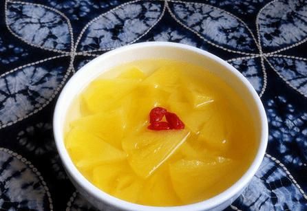 菠蘿營養(yǎng)豐富，菠蘿煮水喝是“天然止咳良方”，還能消減脂肪