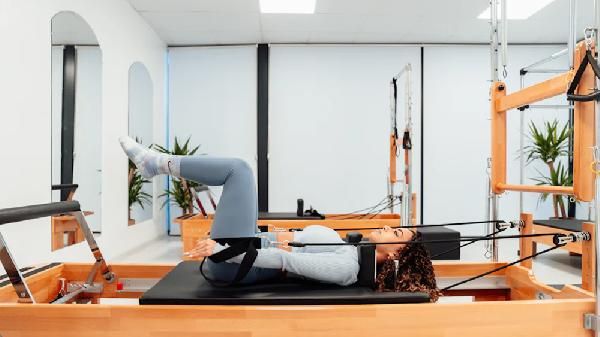 初学者适合瑜伽还是普拉提