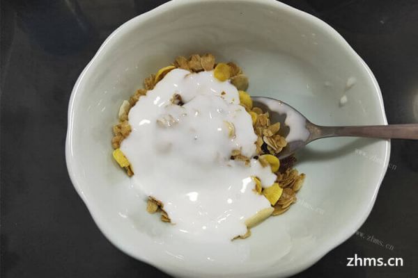 特别想早餐吃一点健康的食物，纯燕麦早餐吃对健康好吗？