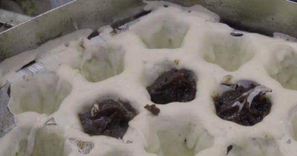 南京火爆32年梅糕，光配料就有10多种，没人敢热着吃