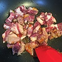 糖醋梅肉的做法图解2