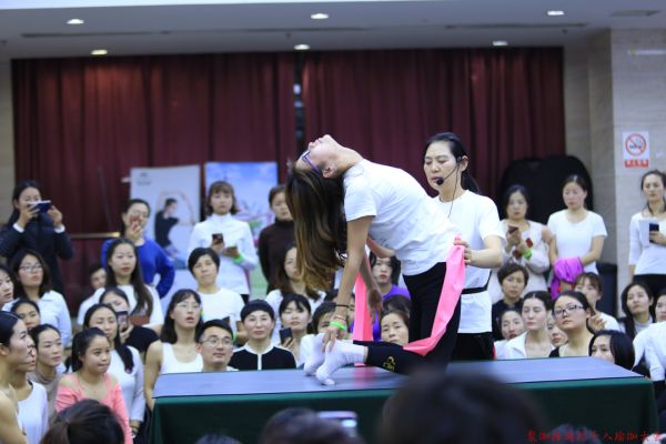 瑜伽私教技巧与提升·教练培训班 瑜伽私教 瑜伽私教技巧 瑜伽私教提升 瑜伽私教培训 私教方案 塑形体态管理 私教运动方案规划 第 2 张