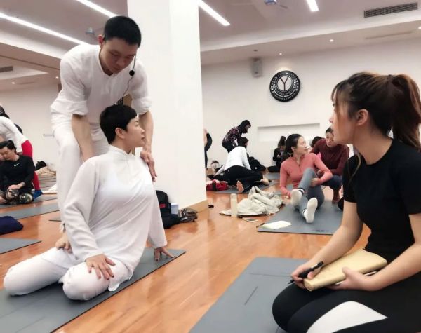 瑜伽私教技巧与提升·教练培训班 瑜伽私教 瑜伽私教技巧 瑜伽私教提升 瑜伽私教培训 私教方案 塑形体态管理 私教运动方案规划 第 6 张