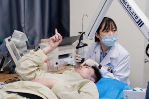 花都爱尔眼科大爱守护！低度数女子为捐献完整角膜坚定选 ICL 手术，术后视力恢复至 1.2