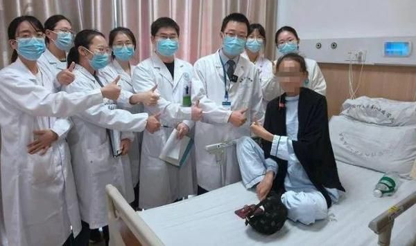 26岁女孩吃“小粉丸”，从200斤减到50斤，身体多个器官在出血...