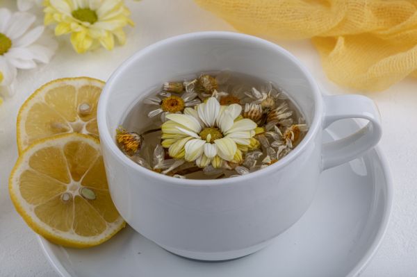 哺乳期能喝菊花枸杞茶吗：解答母婴健康问题