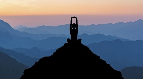 怎么成為瑜伽教練導(dǎo)師
