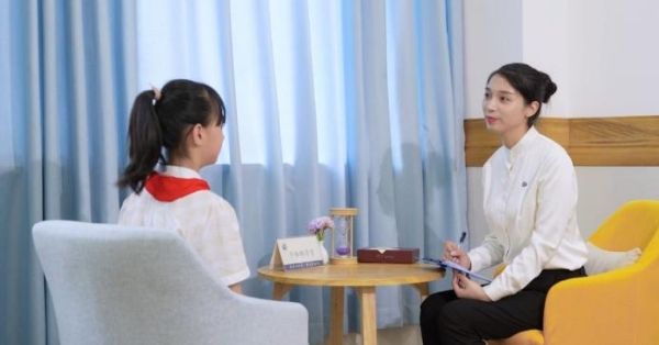 開展個體心理輔導(dǎo)。博雅小學(xué)供圖