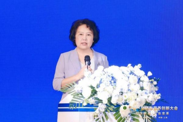 8月18日，中国营养学会理事长杨月欣在第一届精准营养创新大会致辞。主办方供图