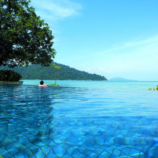 智慧温泉度假村设计：AR 导览与智能温控私汤的科技融合