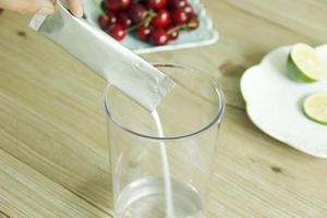 樱桃青柠冰果汁的做法 步骤4