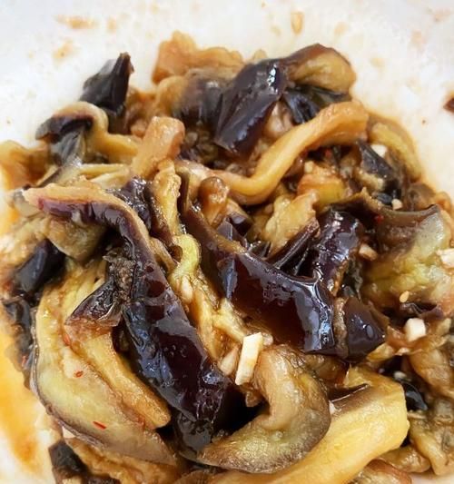 健康美味，輕松一試——以蒜泥茄子為主的家常菜做法（一道美味佳肴）