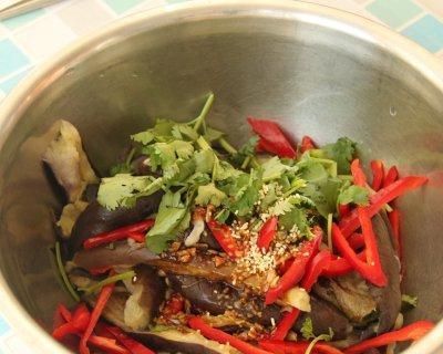 健康美味，輕松一試——以蒜泥茄子為主的家常菜做法（一道美味佳肴）