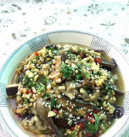 健康美味，輕松一試——以蒜泥茄子為主的家常菜做法（一道美味佳肴）