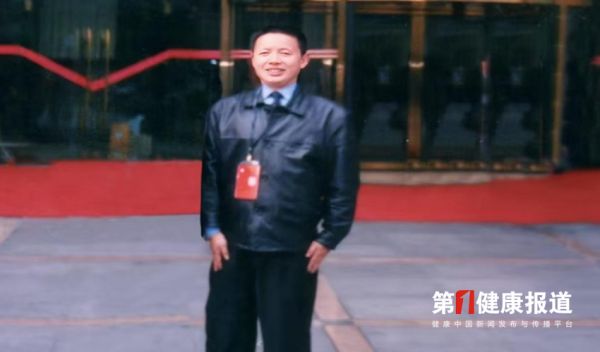 孟林中醫(yī)師在皮科領(lǐng)域造詣深獲頒健康宣傳大使