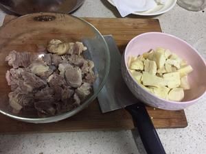 冬筍牛腩香辣煲的做法 步驟1