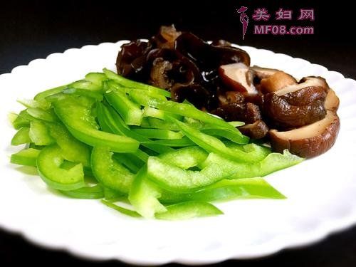 木耳炒腐竹的做法
