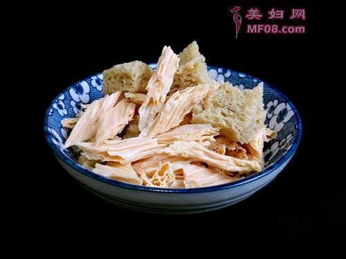 木耳炒腐竹的做法