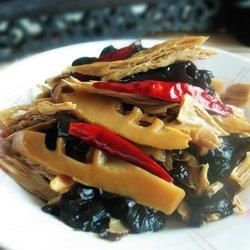 竹筍炒木耳的做法