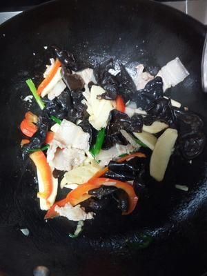 冬筍木耳炒肉片的做法 步驟5