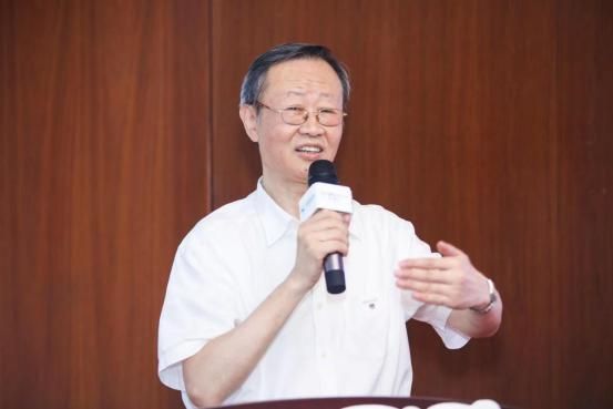 中國(guó)醫(yī)師協(xié)會(huì)皮膚科醫(yī)師分會(huì)顧問(wèn)劉瑋教授