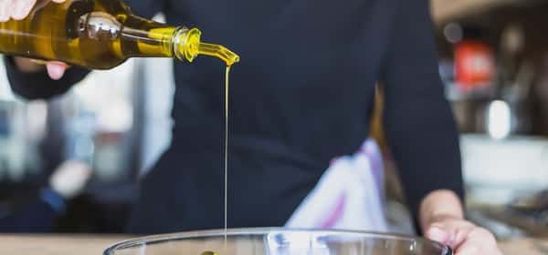 芝麻油的10个科学依据的健康益处