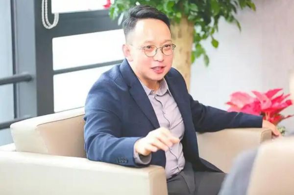 朱磊接受《每日经济新闻》等媒体采访。企业供图