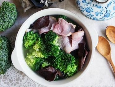 木耳小孩子怎么吃最好，介绍四套适合小孩子吃的木耳做法