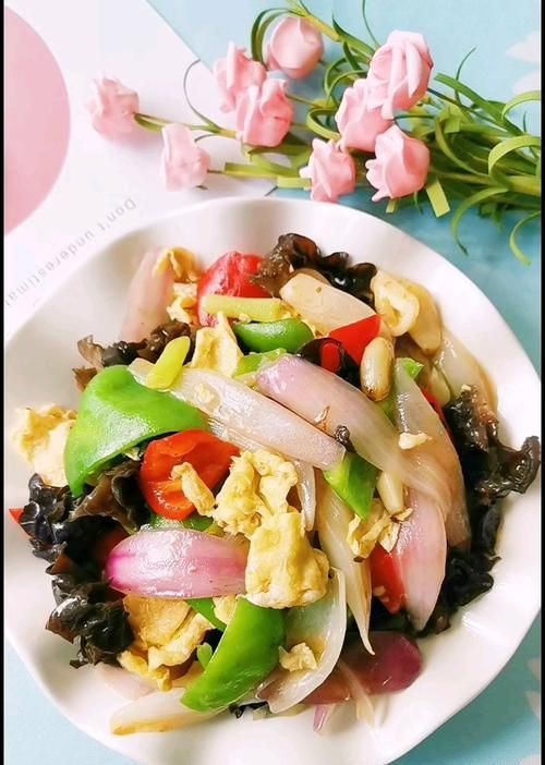 蒜苗与黑木耳的完美搭配（掌握简单的烹饪技巧）