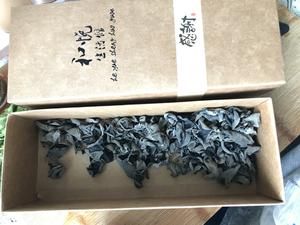 凉拌爽口黑木耳的做法 步骤1