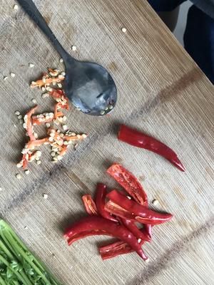 凉拌爽口黑木耳的做法 步骤3