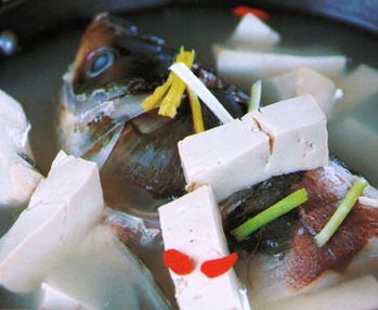 孕早期食谱：补脑鱼头汤(图)