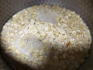 營(yíng)養(yǎng)健康的牛奶堅(jiān)果麥片早餐的做法 步驟3
