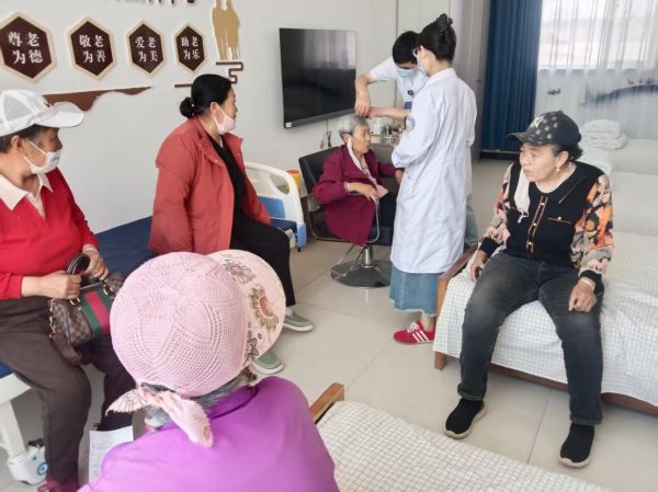 【健康义诊】爱心义诊进社区&#32;共筑家庭健康梦