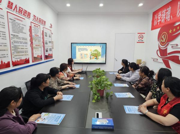 5月17日，揚(yáng)子社區(qū)新時(shí)代文明實(shí)踐站開(kāi)展“防暑科普進(jìn)社區(qū)，關(guān)愛(ài)健康共踐行”主題活動(dòng)2.png