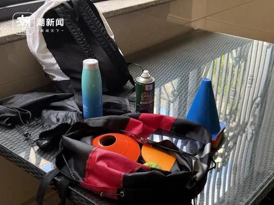 邵路安带来上课的器材。 记者 杨千莹 摄 