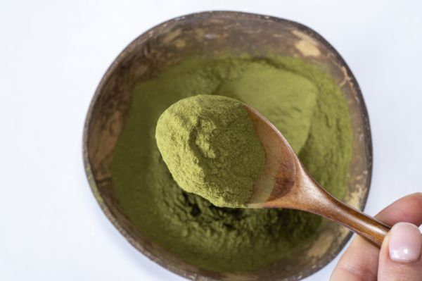 抹茶粉就是茶葉磨成粉嗎：真相揭秘
