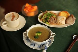 西蘭花蘑菇濃湯 減脂版 飽腹營養(yǎng)健康 早餐 熱湯的做法 步驟3