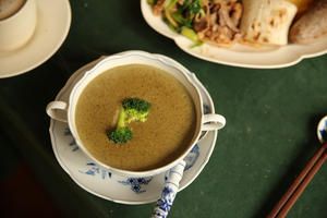 西蘭花蘑菇濃湯 減脂版 飽腹營養(yǎng)健康 早餐 熱湯的做法 步驟4